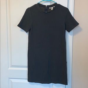 Plain grey dress. ( goes above the knee)